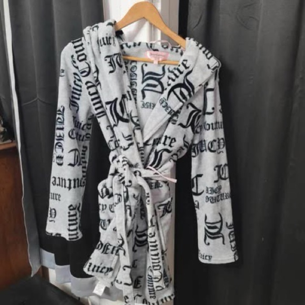 JUICY COUTURE LOS ANGELES
FLEECE ROBE JC LOGO HEATHER